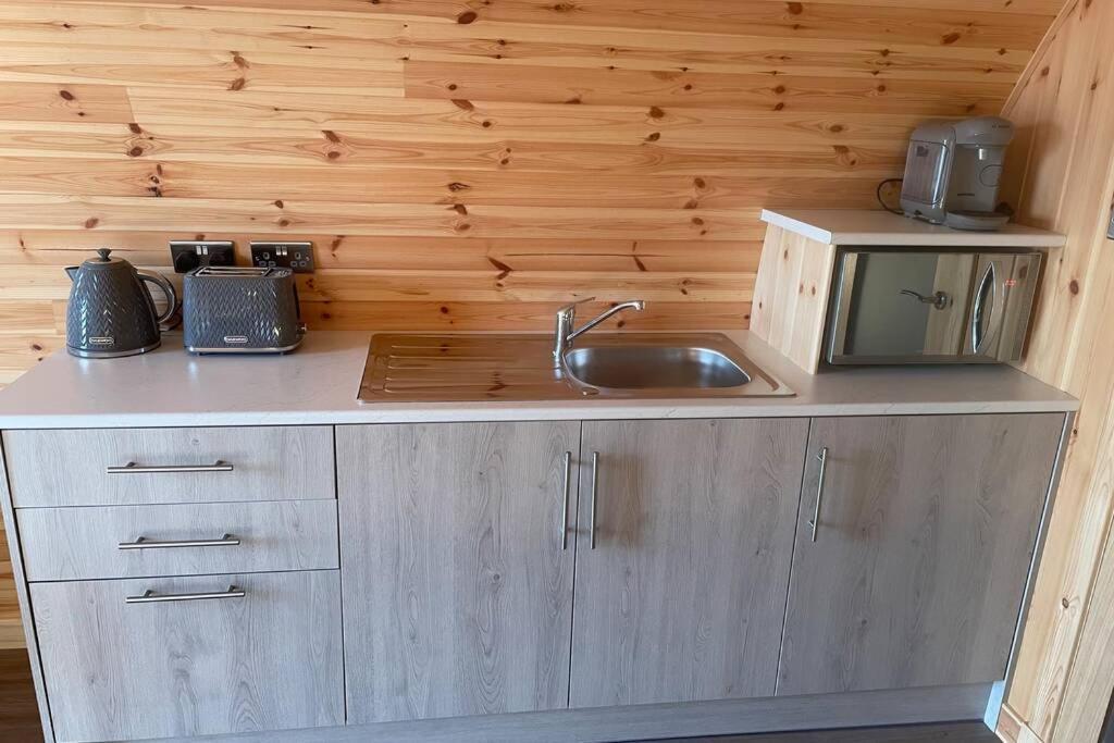 Allt Yelkie Pod Ceithir, Earlish Buitenkant foto